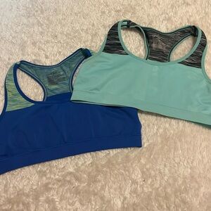 Girls Blue and teal cat and jack sports bras with no pads. Size: XL